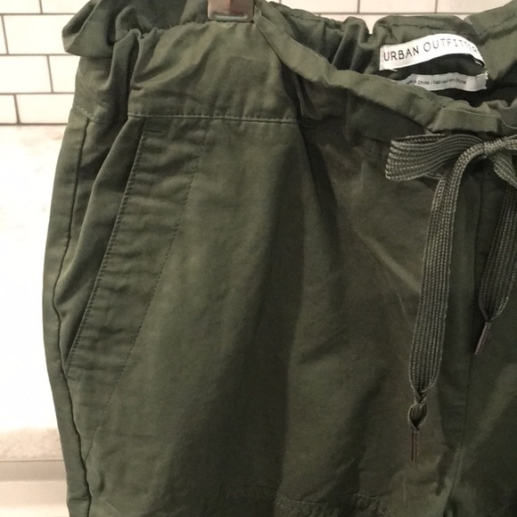 Urban Outfitters Balloon Pant Women's Size M Olive Green Wind Pants Oversized - Picture 2 of 10
